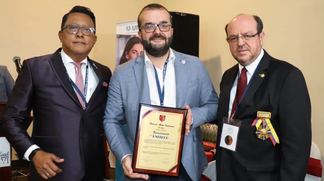 Wilson Tenorio, presidente de la FME, Juan Pablo Nez, CEO de Uniteco Profesional y Santiago Carrasco, expresidente de la FME.