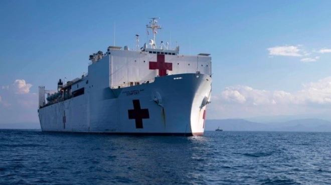 USNS Comfort llegando al puerto de Manta.