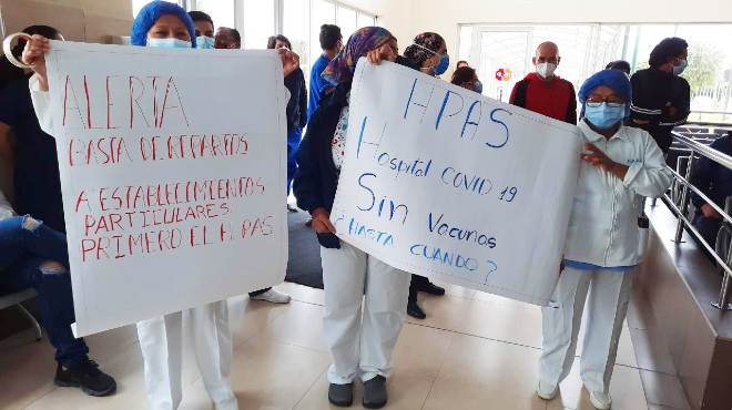 Carteles presentados durante la reunin con las autoridades hospitalarias.