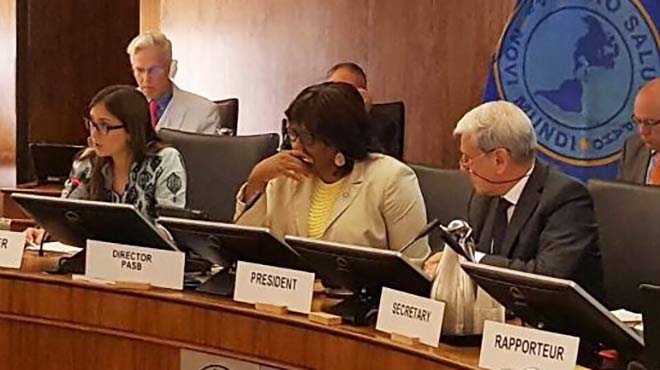 Ver�nica Espinosa, ministra de Salud, junto al directorio del Comit� Ejecutivo de la OPS. 