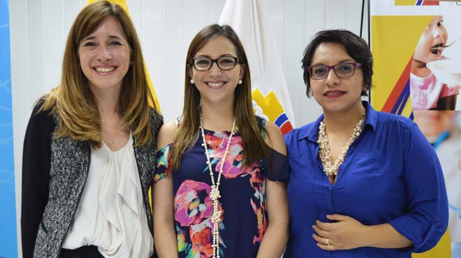 Ana La Porrs, jefa de la Unidad de Medicamentos de la OPS, Vernica Espinosa, ministra de Salud, y Mara Beln Mena, catedrtica de la UCE.