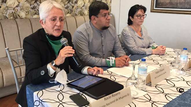 Roco Rosero, de la Coalicin Nacional de Mujeres del Ecuador, Pablo Villarroel, de la Red Ecuatoriana de Fe, Virginia Gmez de la Torre, de Fundacin Desafo.