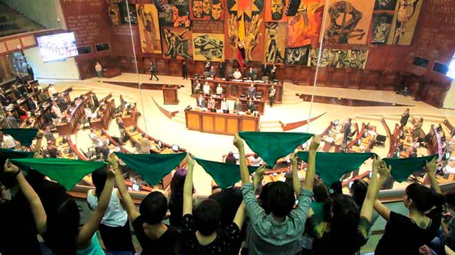 'Pauelazo' al interior de la Asamblea.