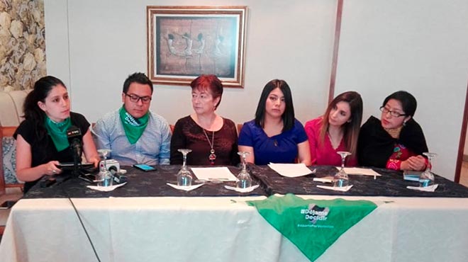 Antonella Calle, Josu David Berr, Virginia Gmez de la Torre, Paola Moreira, Maydy Zabala y Naila Chaln, representes de organizaciones de la sociedad civil. 