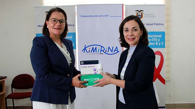Lucy Baldeón, viceminsitra de Gobernanza y Amira Herdoíza, directora Ejecutiva de Kimirina.