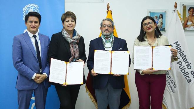 Autoridades de Naciones Unidas y MSP firmando el convenio.