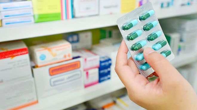 AINEs como ibuprofeno, naproxeno y diclofenaco requieren receta médica.