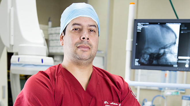 Arturo lvarez, neurocirujano del HTMC.