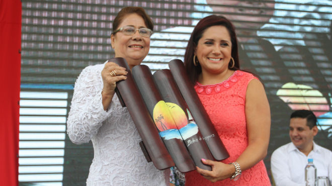 Autoridades del IESS, durante la inauguracin del Centro Materno Infantil.