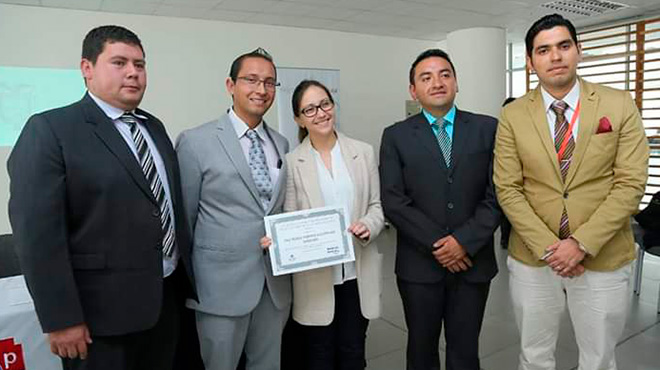 Con la ministra de Salud, Vernica Espinosa, estn los mdicos devengantes Ivn Crespo, Jacinto Prez, Pal Velecela y Rubn Mendoza.