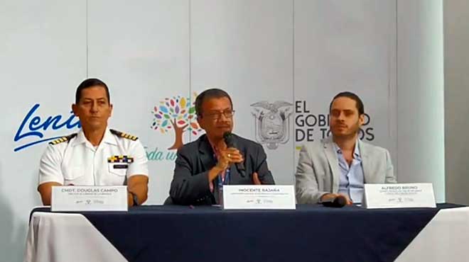 Comandante Duglas Campo, director de Sanidad de la Armada del Ecuador, Inocente Bajaa, subsecretario nacional de Vigilancia de la Salud Pblica, y Alfredo Bruno, experto tcnico del INSPI.olgica de la Salud Pblica, y Alfredo Bruno, experto tcnico del INSPI.