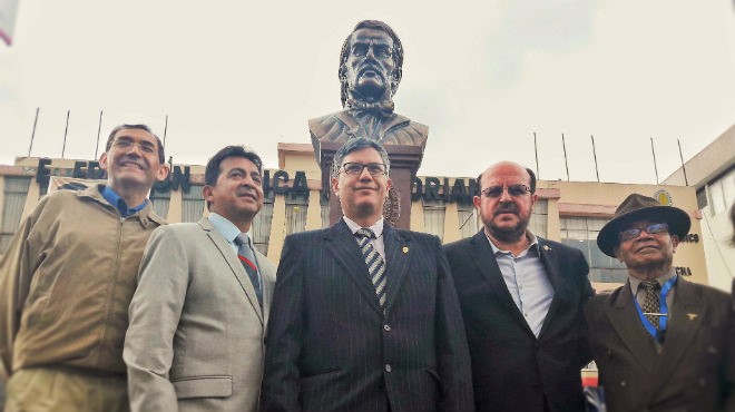 Fernando Nuez, Rennso Vsconez,Vctor lvarez, Santiago Carrasco y Patricio Pazmio, dirigentes del CMP.
