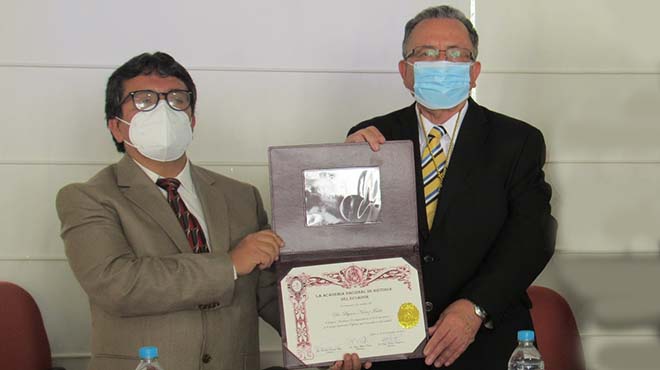 El mdico Byron Nez y Franklin Barriga, presidente de la ANH.