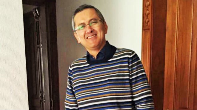 Carlos Lpez, mdico cirujano.