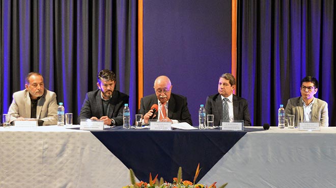 Francisco Viteri, Rodrigo Henrquez, Jorge Cevallos, Bernardo Sandoval y Wilmer Tarupi.