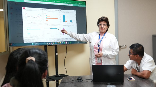 Catalina Y�pez, coordinadora de Vigilancia Epidemiol�gica en el Hospital del Sur del IESS.