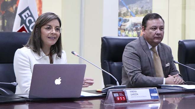 Ximena Garz�n, ministra de Salud y Juan Zapata, presidente del COE.