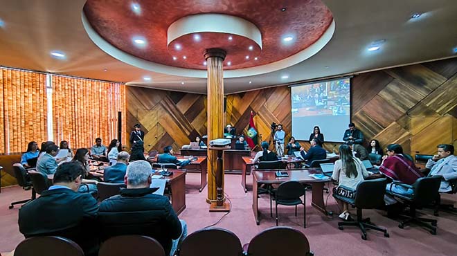 Sesin de Concejo Municipal que reslpalda Solca Tungurahua.