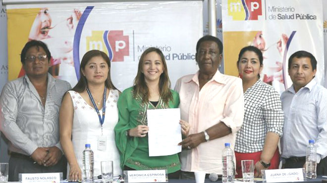Ministra Vernica Espinosa junto a miembros del Consejo Sectorial.