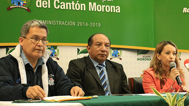 Oswaldo Surez, coordinador zonal 6 de salud; Luis Arteaga, vicealcalde de Morona; Silvia Jara, directora del Distrito Salud-Morona.