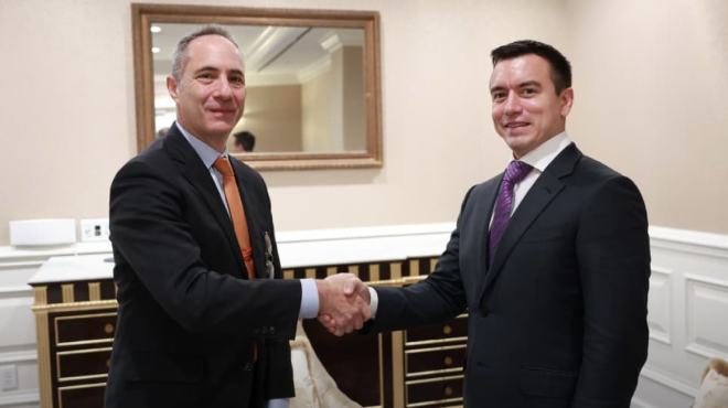 Jordan Schwartz y Daniel Noboa.