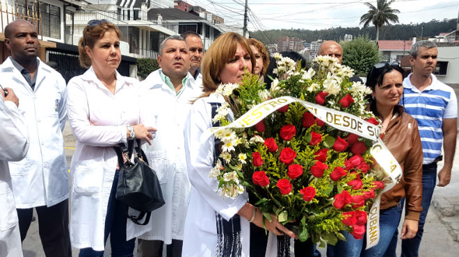Delegaci�n de m�dicos cubanos en Ecuador.