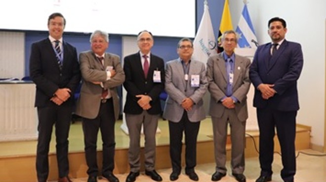 Ral Alcvar Gonzlez, director del Hospital Alcvar; Jos Carlos Bongiovani (Brasil); Sergio Iriarte (Bolivia); Arturo Maya (Ecuador); Fernando de la Huerta (Mxico); Carlos Jaramillo, jefe de Traumatologa y Ortopedia del Hospital Alcvar.