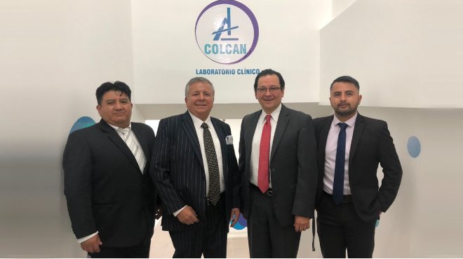 Leonel Calvopi�a, director cient�fico COLCAN Ecuador; Marcelo Andrade, CEO Laboratorio COLCAN; Luis Mario Jim�nez, gerente de negocios internacionales COLCAN; Andr�s Rodr�guez, director comercial COLCAN Ecuador.