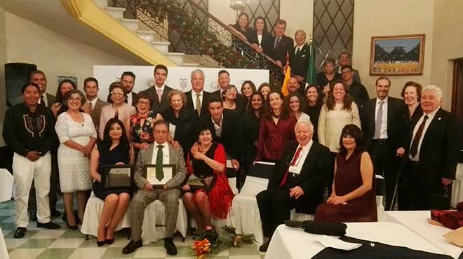 Ecuatorianos residentes en Mxico han recibido el reconocimiento 'Vicente Rocafuerte'.