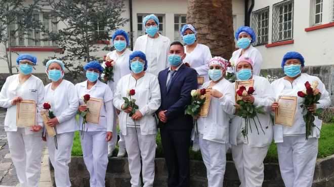 Enfermeras del Hospital General de Latacunga recibiendo un reconocimiento por el Da Internacional de la Enfermera.