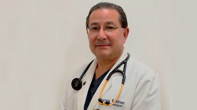 Enrique Landivar, cirujano neonatal.
