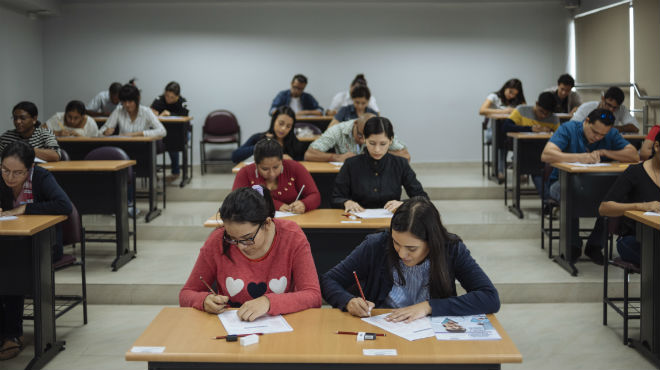 Mdicos y odontlogos  durante el examen de habillitacin profesional.