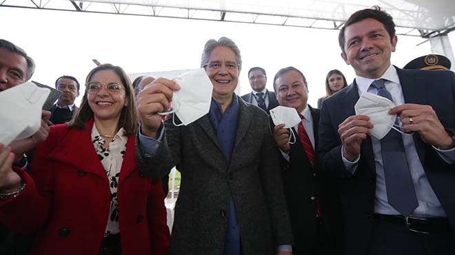 Ximena Garz�n, ministra de Salud; Guillermo Lasso, presidente, y Francisco Jim�nez, ministro de Gobierno.