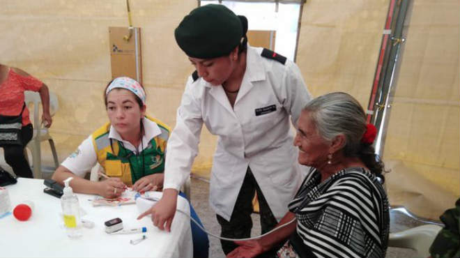 Cientos de pacientes se beneficiaron de vacunas y medicamentos gratuitos.