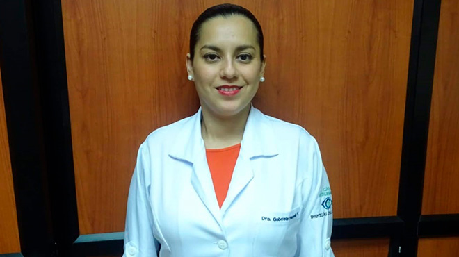 Gabriela Heredia, oftalmloga del Hospital Luis Vernaza.