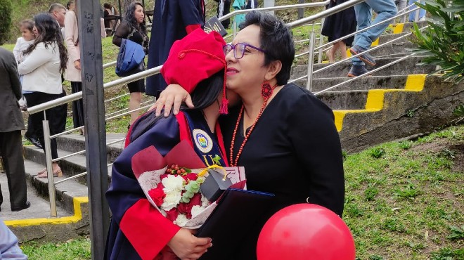 Angie S�nchez termin� la carrera de Medicina a pesar de tener el 89 por ciento de discapacidad visual.