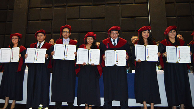 Graduados de la Universidad Central del Ecuador.