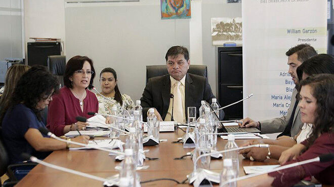 Ministra Margarita Guevara junto a William Garzn presidente comisin del Derecho a la Salud.