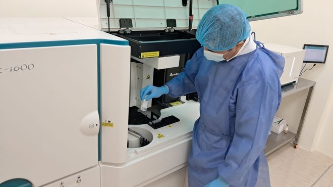 Hospital de Babahoyo implementa el área de Microbiología Automatizada