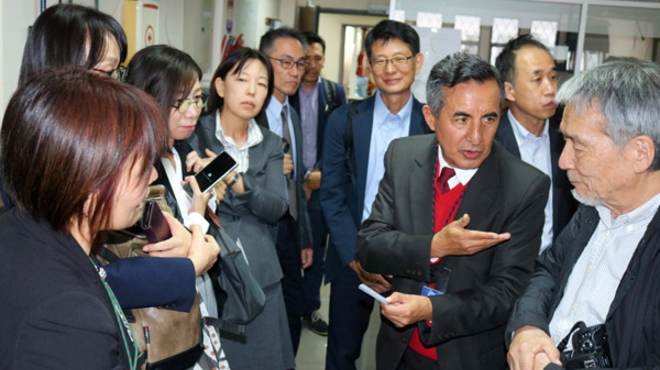 Visita a los laboratorios de la UCE.