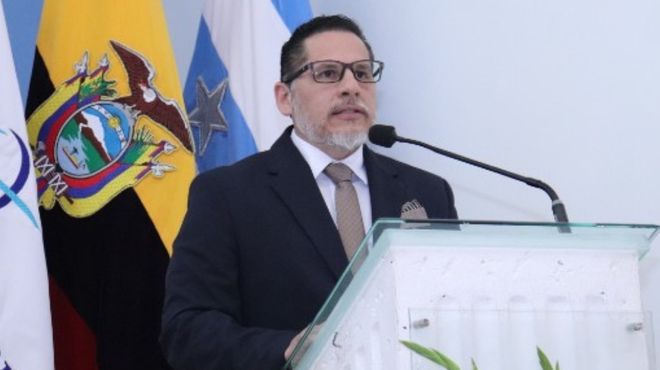 Juan Carlos Aveiga, ministro de Salud.