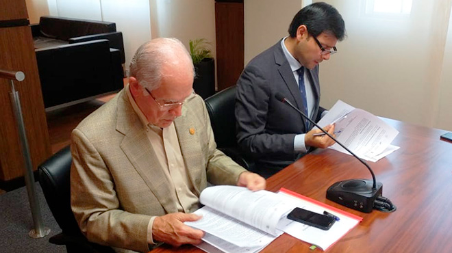 Ernesto Novoa Bejarano (JBG) y Juan Carlos Galarza (ARCSA).