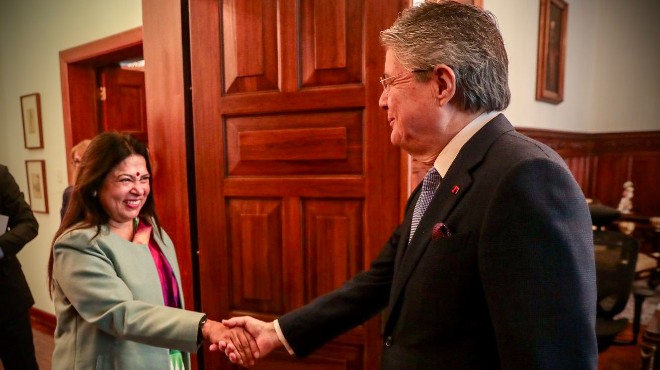 Meenakshi Lekhi y Guillermo Lasso.