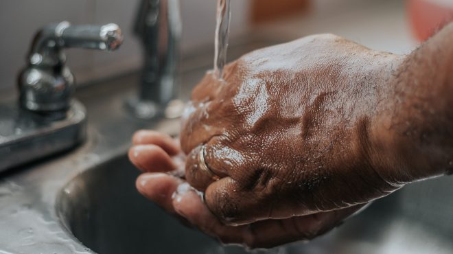 El lavado de manos es una de las principales medidas de prevenci�n.