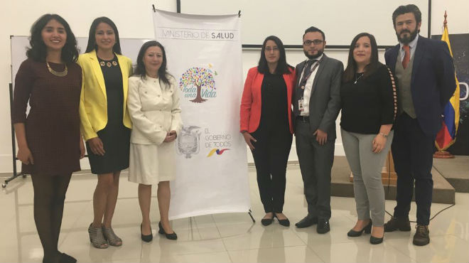 Tatiana Arias, Ana Cristina Mena, Ruth Lucio, Gabriela Mata, Vctor Flores y Mara Jos Vsconez, autores de la encuesta.