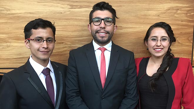 Lenin Gmez, Esteban Ortiz y Katherine Simbaa