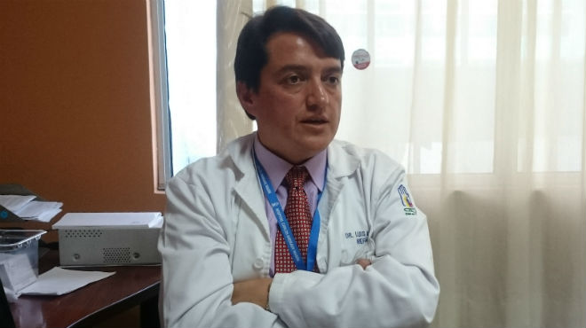 Luis Manjarrs, Jefe del Servicio Mdico de Nefrologa del HCAM. 
