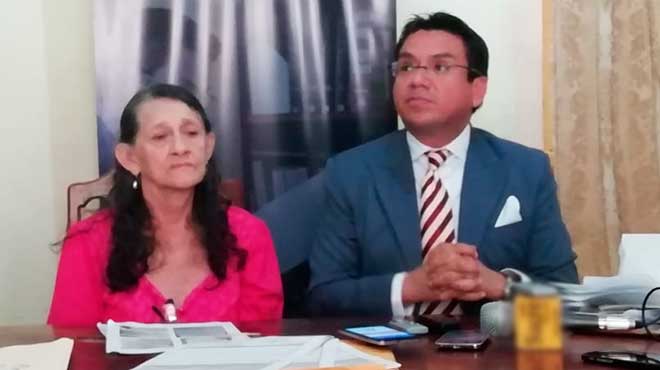 Rosa Lascano y Juan Pazmi�o.