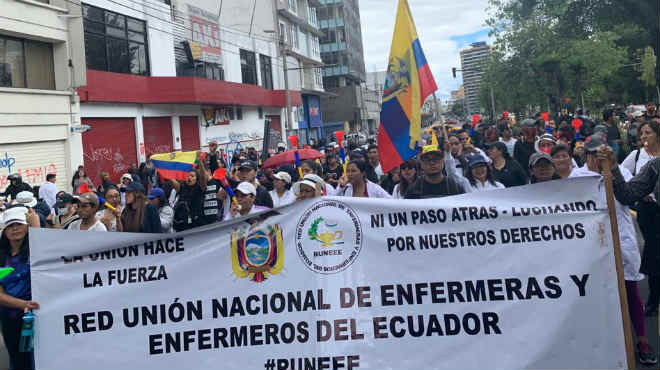 Mdicos, enfermeras, salubristas, entre otros, se unieron de manera pacfica a las manifestaciones realizadas en Quito.