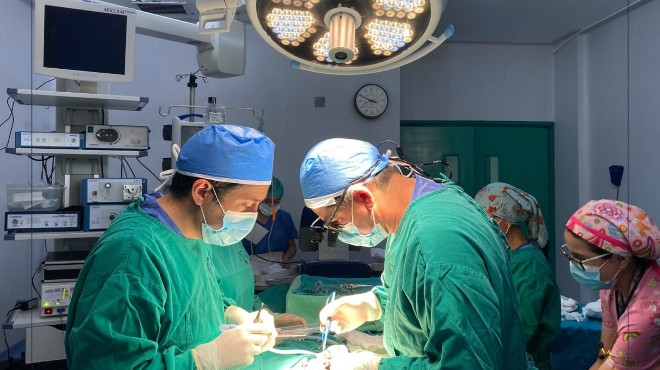 Hospital Jos Carrasco Arteaga realiza la primera ciruga de implantacin de marcapaso en un neonato